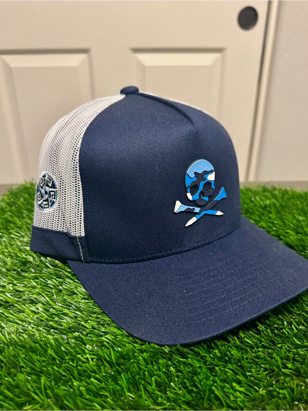 G/Fore Camo Skull & Tees Tall Trucker SnapBack Hat - Navy/White